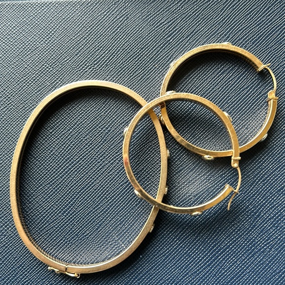 10K Gold Bracelet and Earring Set with Cartier Styling - Picture 1 of 12